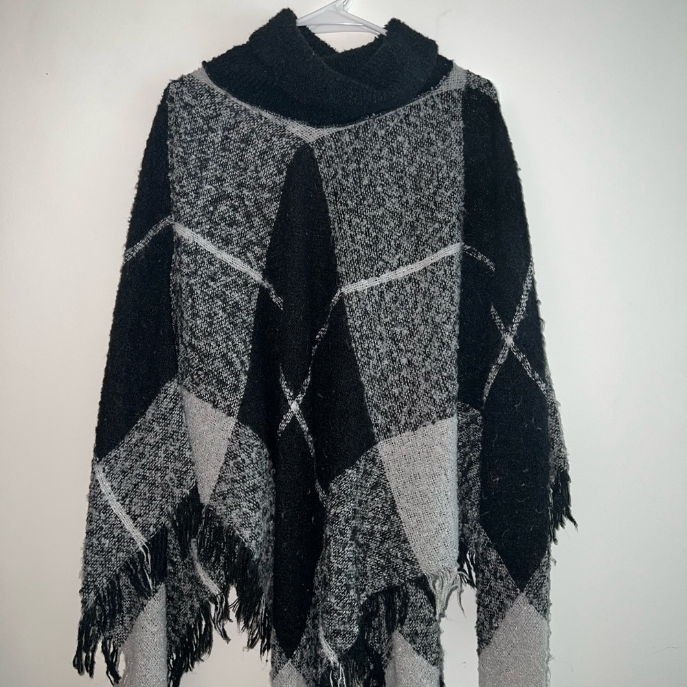 Michael Stars (boutique) poncho-style sweater, size medium!
